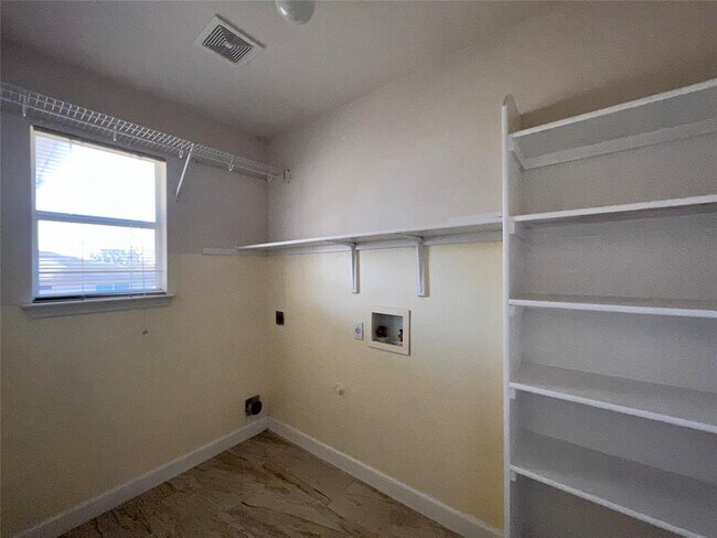 Building Photo - 116 Remington Dr