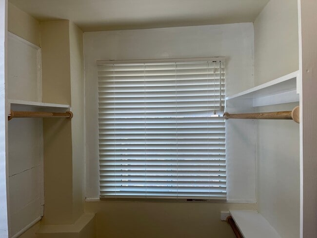 Building Photo - Beautifully Renovated 2 Bed / 1 Bath in Co...