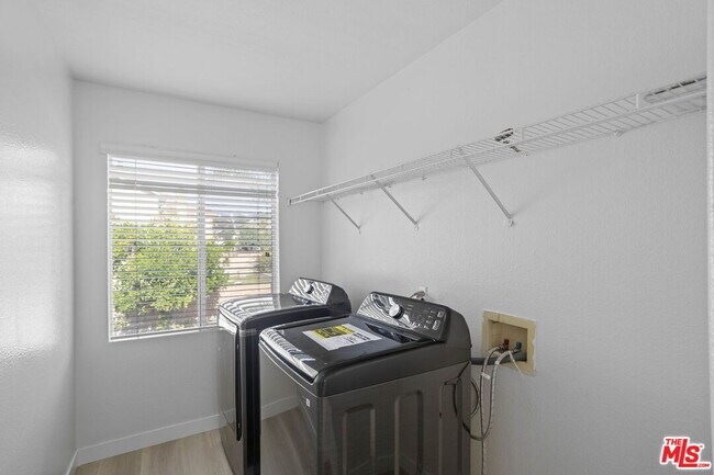 Building Photo - 16850 Merion Ln