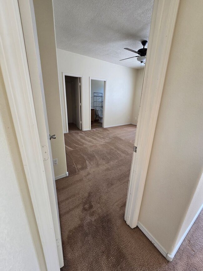 Building Photo - 4 bedroom 2 bath home with Refrigerated Air.