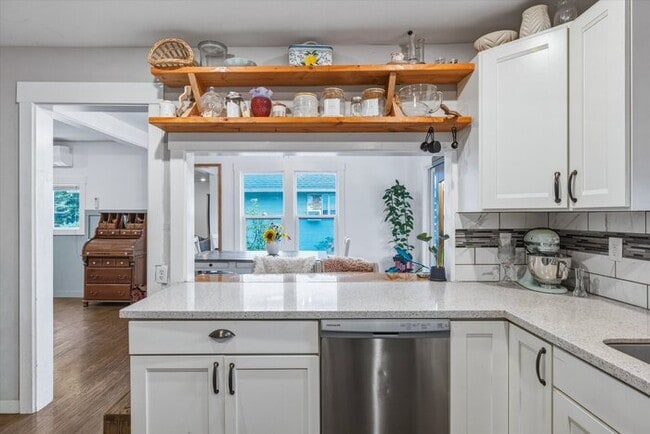 Building Photo - COME HOME TO THIS THREE BEDROOM CHARMER