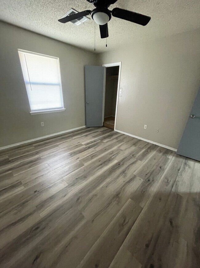 Building Photo - Beautiful 2bed/1bath Apartment Home