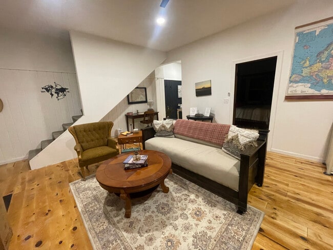 Building Photo - 1275 WY-50