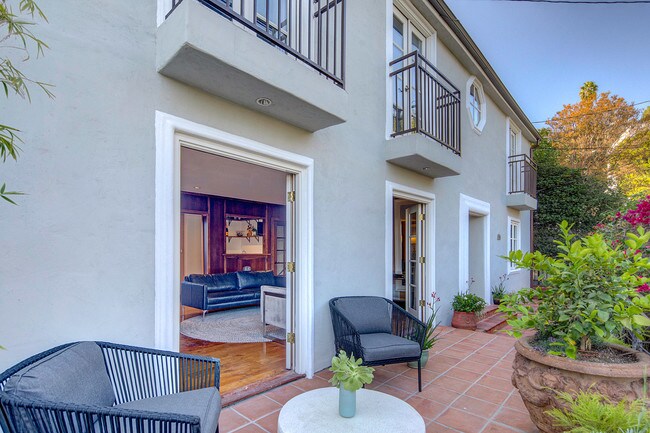 Building Photo - 1531 Marmont Ave