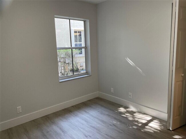 Building Photo - 4293 Laurel Ridge Cir