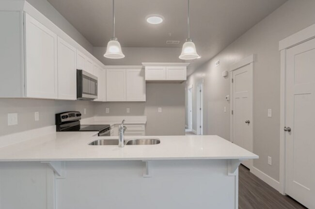 Building Photo - Riverton Condo