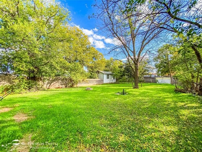 Building Photo - 2807 Russell Ave