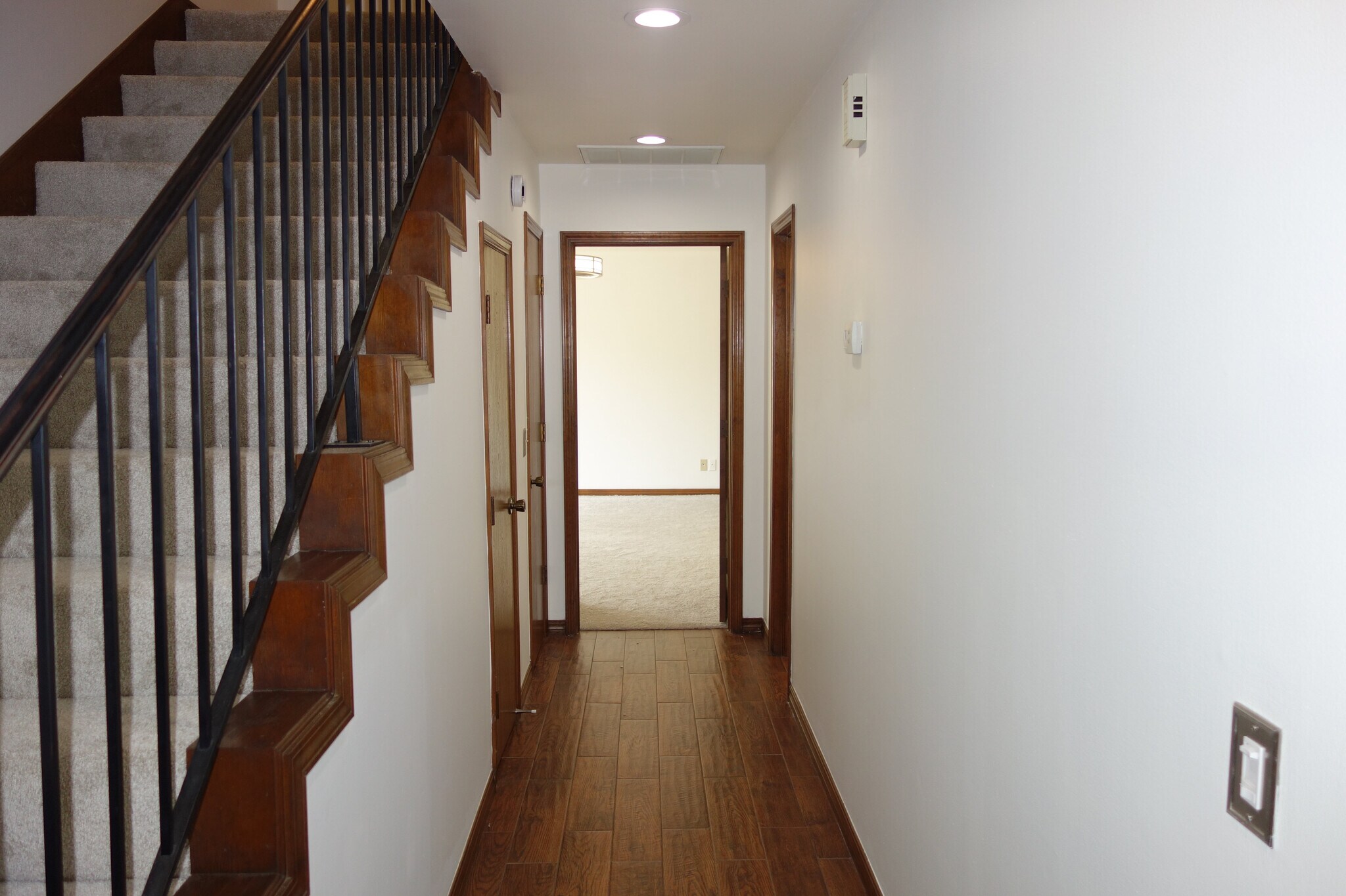 Building Photo - 7108 S Indianapolis Ave