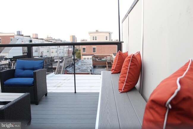 Building Photo - 542 E Clement St