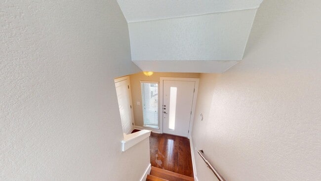 Building Photo - Gorgeous Condo in Edgewick - Minutes from Soco!