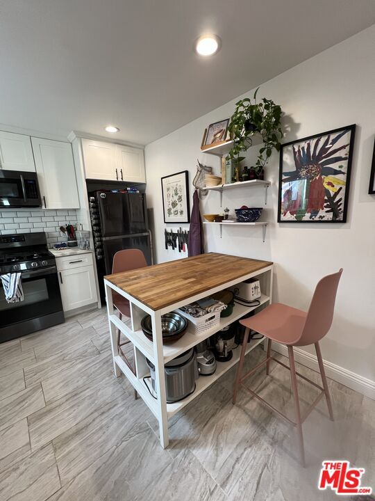 Building Photo - 3057 Vineyard Ave