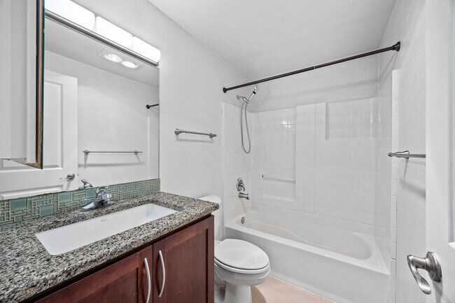 Building Photo - Location, Location!! 2-bedroom Condo in Ma...