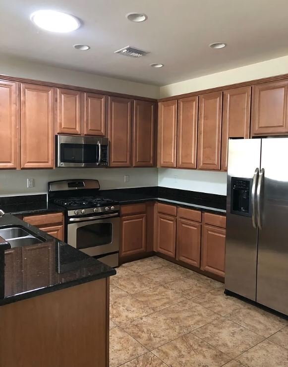 Building Photo - 10450 S Cutting Horse Dr