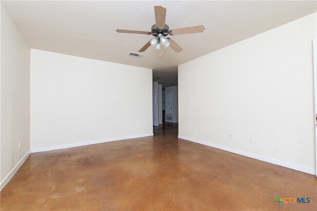 Primary Photo - 211 W Arlo Rd