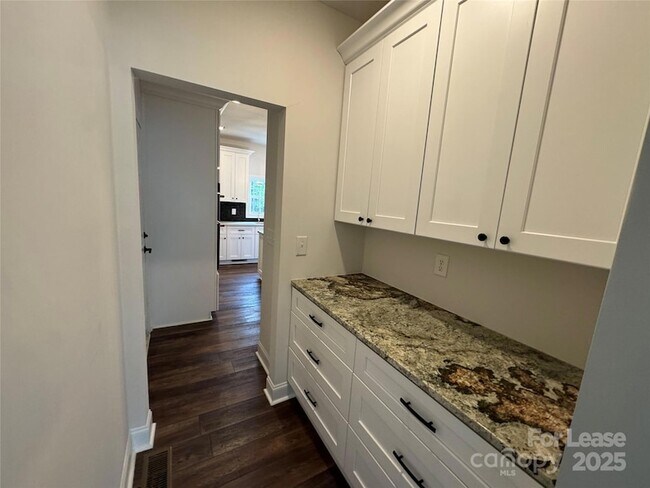 Building Photo - 3011 Waxhaw Crossing Dr