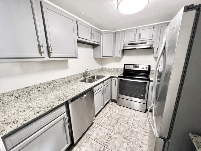 Building Photo - 2016 Main St