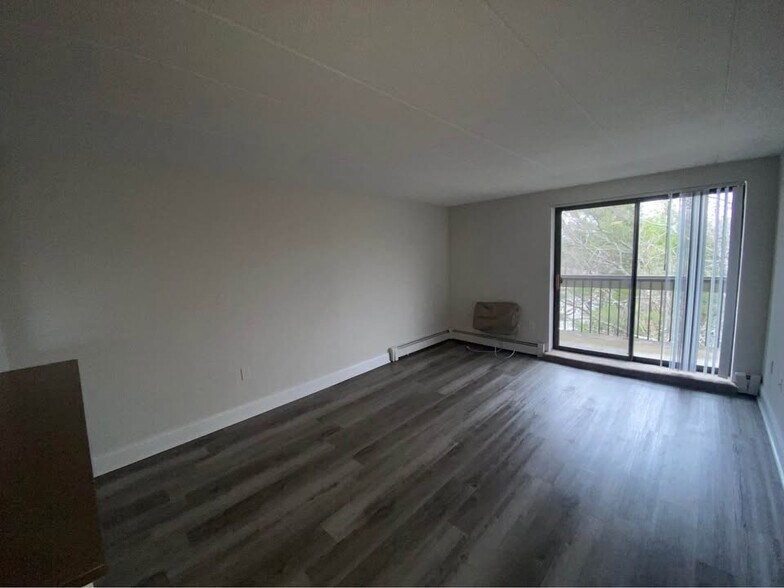 Building Photo - 961 Southern Artery