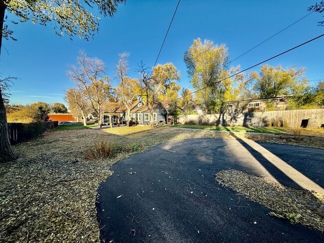 Building Photo - Charming 3-Bedroom Home in the Heart of Co...