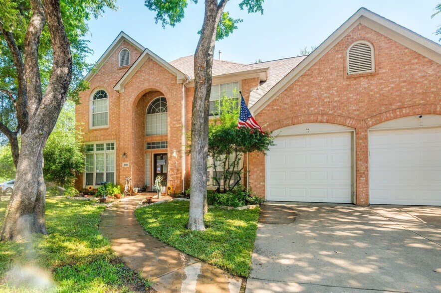 Building Photo - 2021 Broadleaf Dr