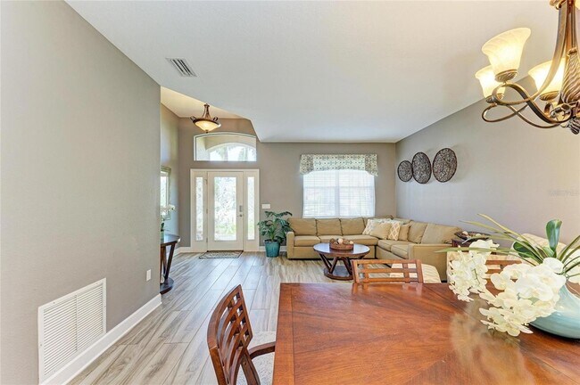 Building Photo - 135 River Enclave Ct