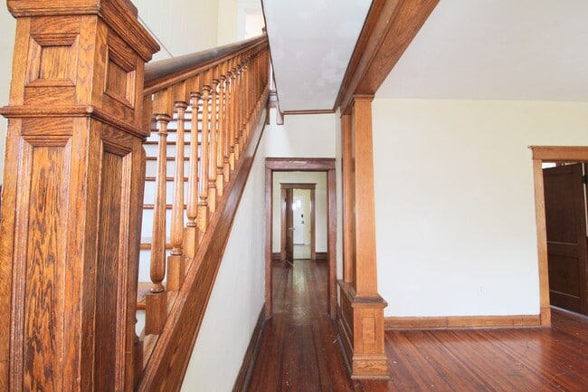 Building Photo - 609 Collicello St