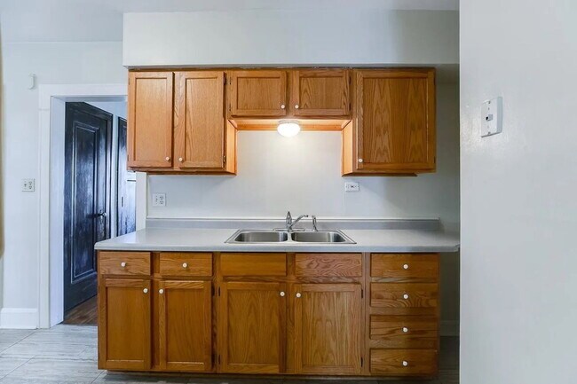 Building Photo - 1164 Randolph Ave