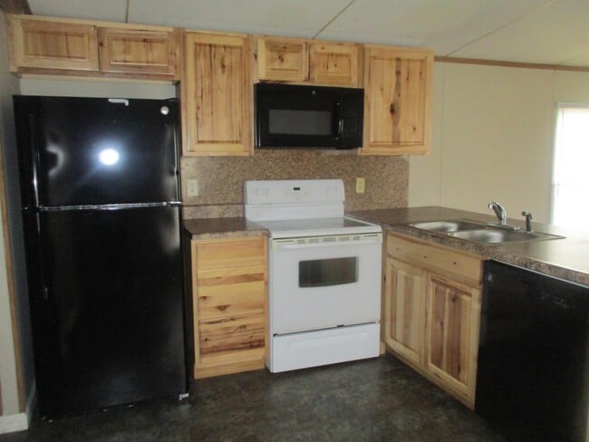 Building Photo - 511 Kayla St