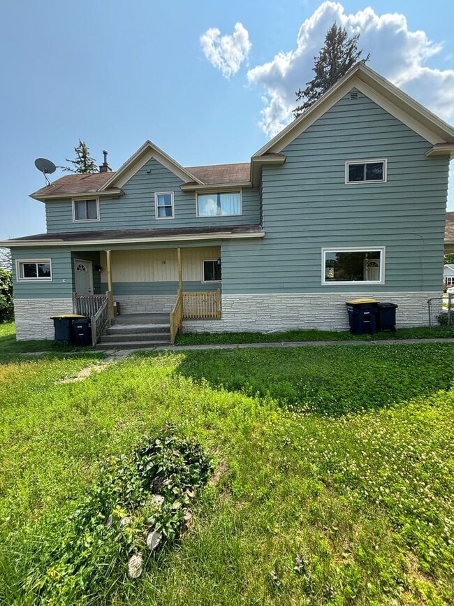 Building Photo - 1034 Pinos St