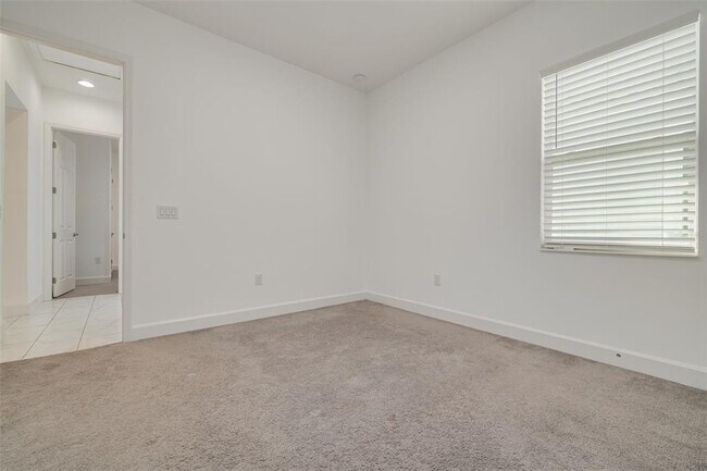 Building Photo - 7222 Paradiso Dr