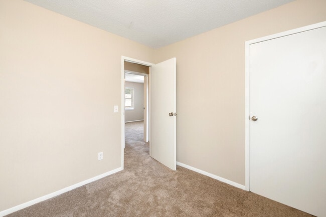 Building Photo - 1121 Alice Dr