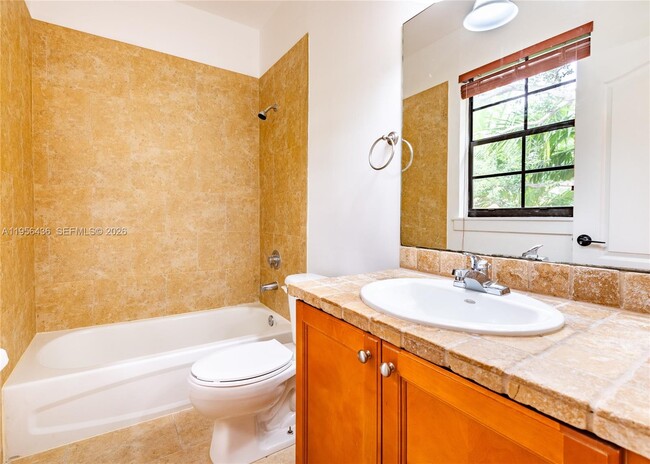 Building Photo - 2819 Coconut Ave