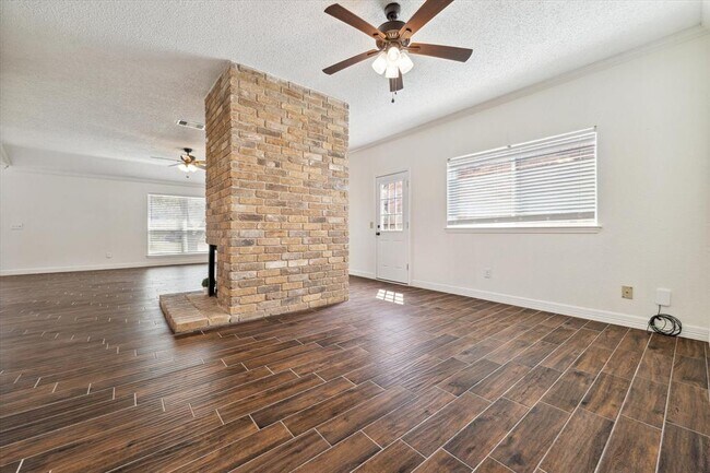 Building Photo - 3915 Flintrock Ln