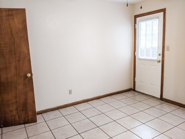 Building Photo - 1098 Rockbrook Ct