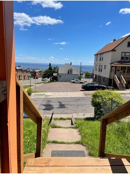 Building Photo - 731 E 5th St