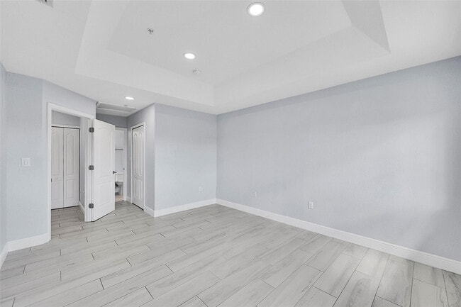 Building Photo - 150 Jacaranda Country Club Dr