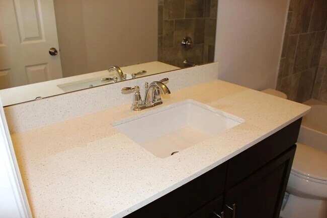 Building Photo - 3/2.5 Townhouse in Orlando