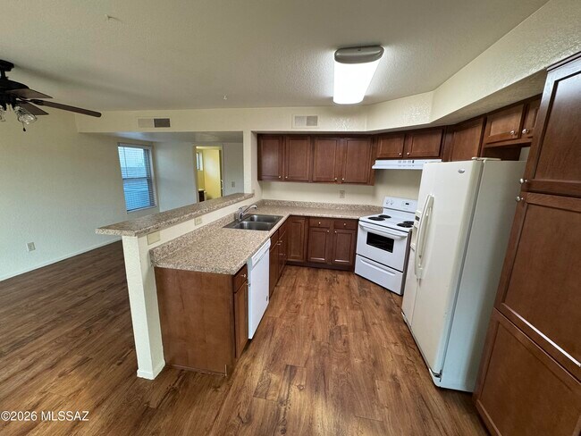 Building Photo - 5200 W Wood Owl Dr