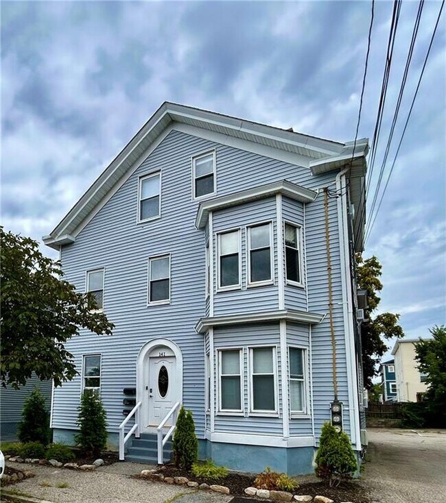 Primary Photo - 141 Grove St