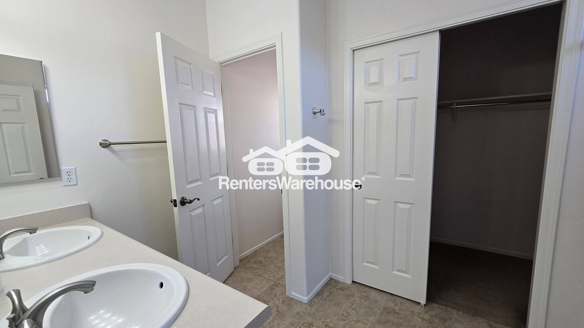 Building Photo - 1126 E Mt Shibell Dr