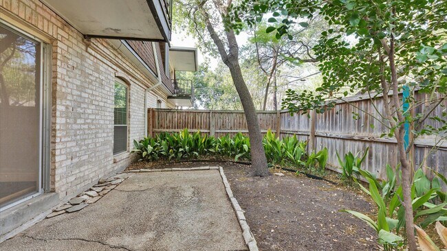 Building Photo - Stylish First-Floor Living in the Heart of San Antonio
