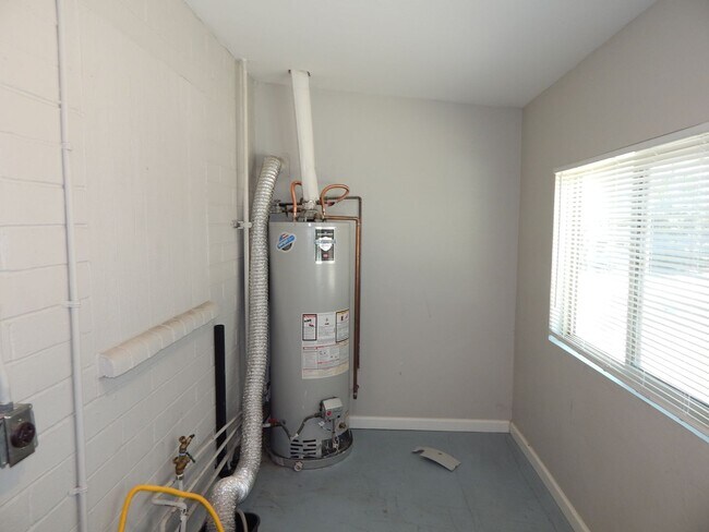 Building Photo - Available NOW! Private 1 bedroom with AC