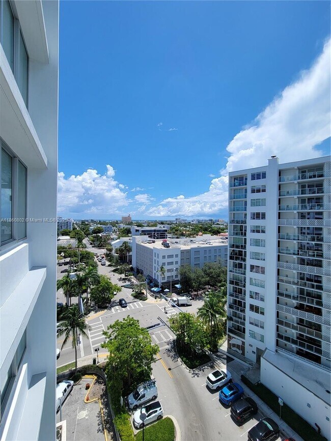Building Photo - 1000 West Ave