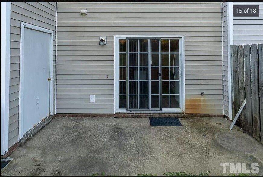 Building Photo - 2128 Walnut Bluffs Ln