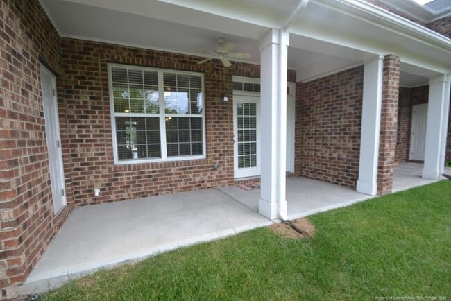 Building Photo - 218 Longchamp Ln