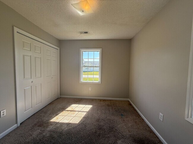 Building Photo - 3 bedroom 2 bath home in Foxtrace subdivision