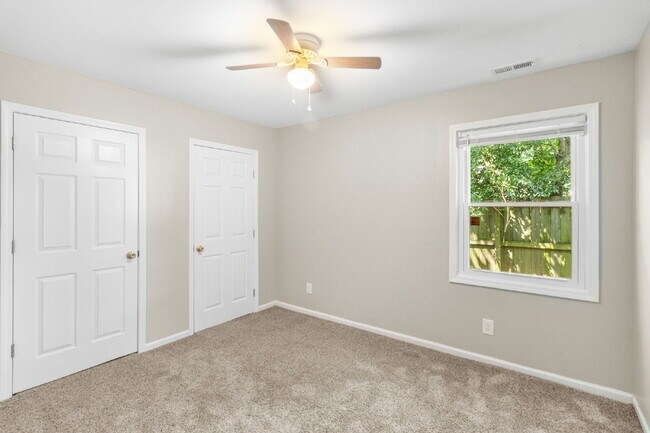 Building Photo - Cozy Timberwood Dr