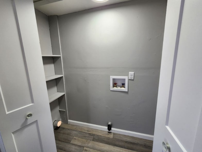 Building Photo - 432 48th St