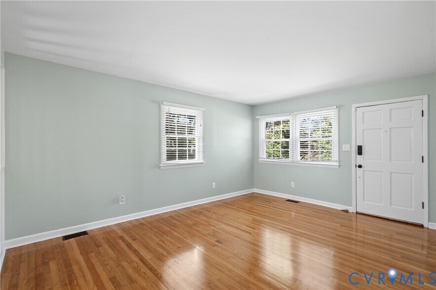 Building Photo - 552 S 22nd Ave
