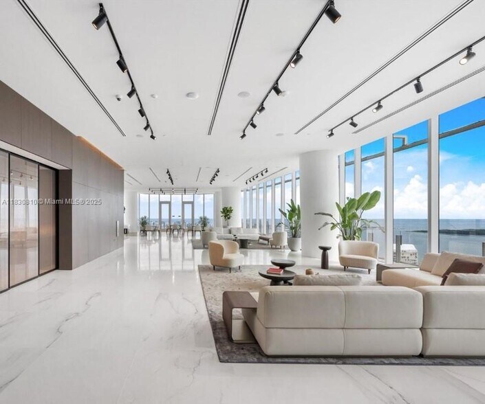 Building Photo - 300 Biscayne Blvd Way