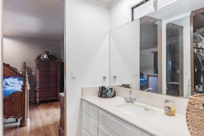 Building Photo - 9270 Linda Vista Ln